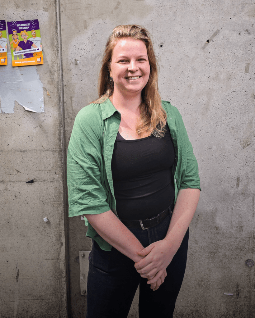 Ein wunderschönes Foto von Bernadette, – Social Media Betreuung muss auch sein. 😉 Den September haben wir genutzt, um die Ergebnisse unserer Arbeit zu dokumentieren und für Social Media aufzubereiten, hier z.B. ein von uns gestalteter Flyer (links oben 😋)