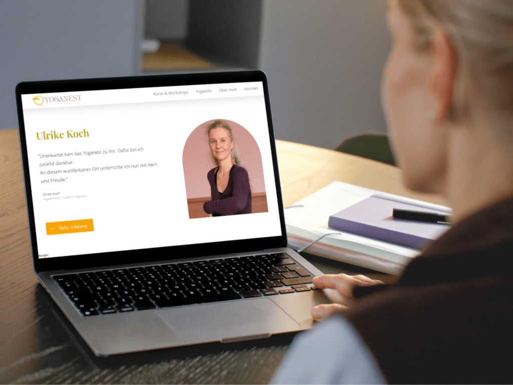 Website für Yoga-Studio erstellen lassen Professionelle Website für ein Yoga-Studio in der Laptop-Ansicht